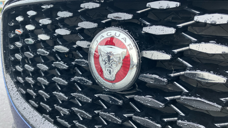 Jaguar F-Pace 2.0 D200 R-Dynamic Black 5dr Auto AWD Diesel Estate